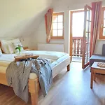 Weingut Winzerzimmer Rothschaedl Hotel *
