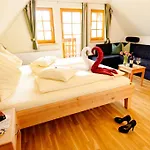 Hotel Weingut Winzerzimmer Rothschaedl