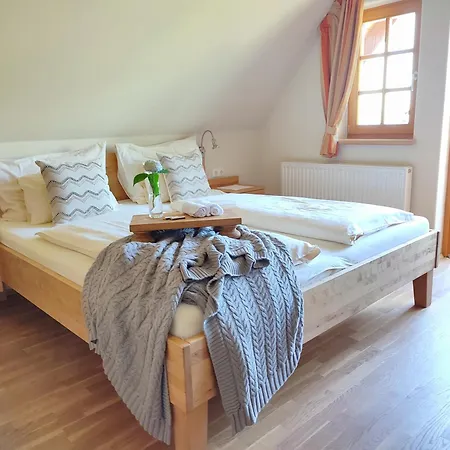 Weingut Winzerzimmer Rothschaedl Hotel *