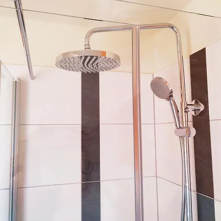 מלון Weingut Winzerzimmer Rothschaedl