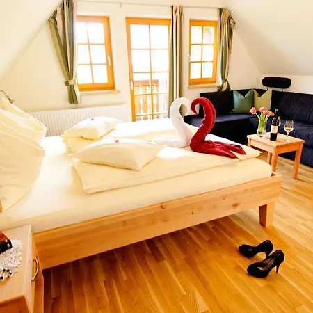 Hotel Weingut Winzerzimmer Rothschaedl