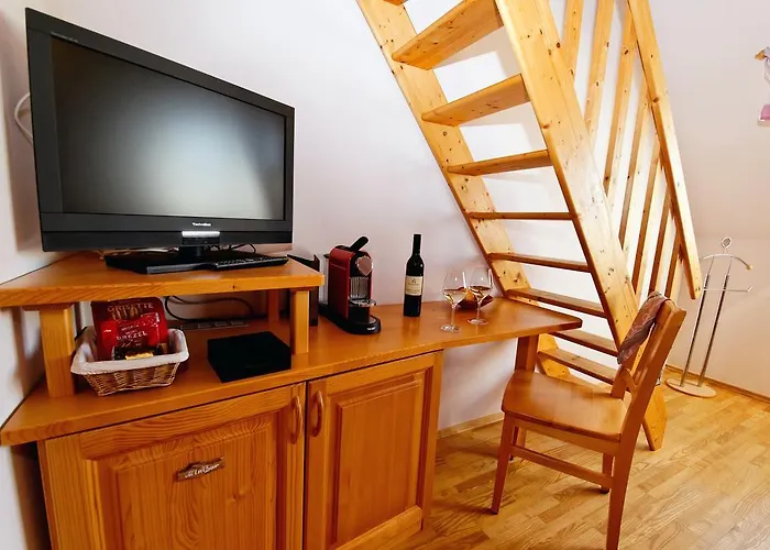 Hotel Weingut Winzerzimmer Rothschaedl *